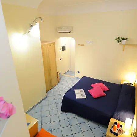 Отель Sharon House 3*