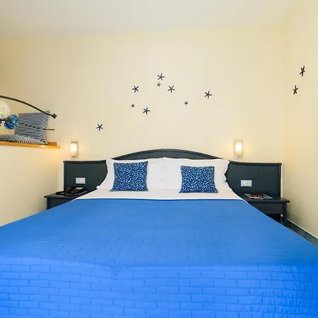 Sharon House Hotel 2*