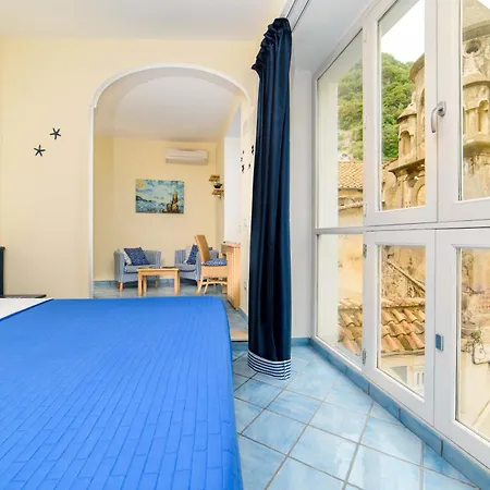 Sharon House Hotell