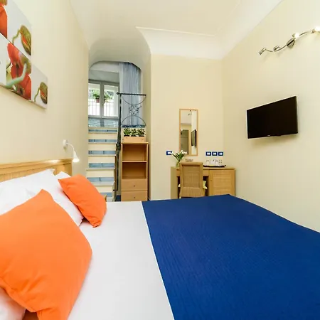 Sharon House Hotell 2*