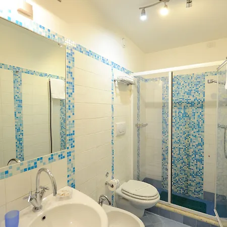 Sharon House Отель 3*