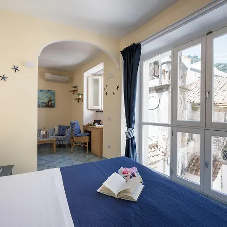 Отель Sharon House 3*