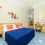 فندق Sharon House 3*