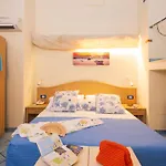 Sharon House فندق