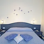 Sharon House فندق 3*