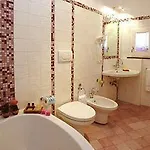 Sharon House فندق 3*