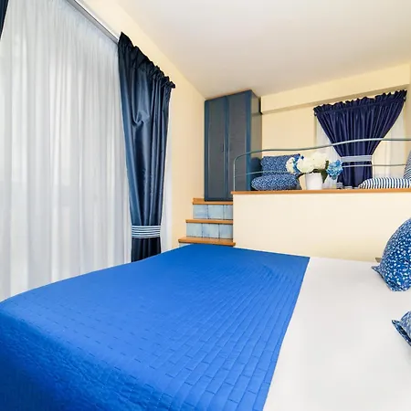 Sharon House 3*