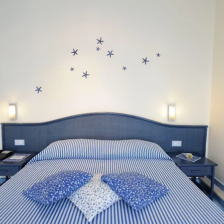 Sharon House Hotell 3*