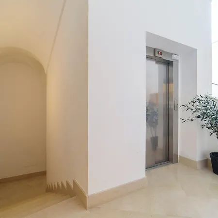 Sharon House Hotell 3*